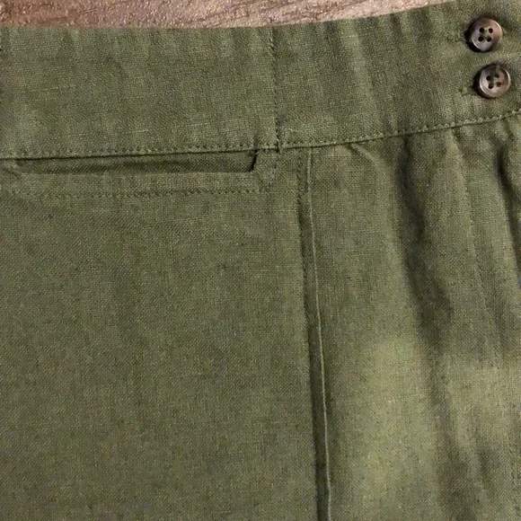 Green Shorts - Ecoté Brand - Picture 2 of 6